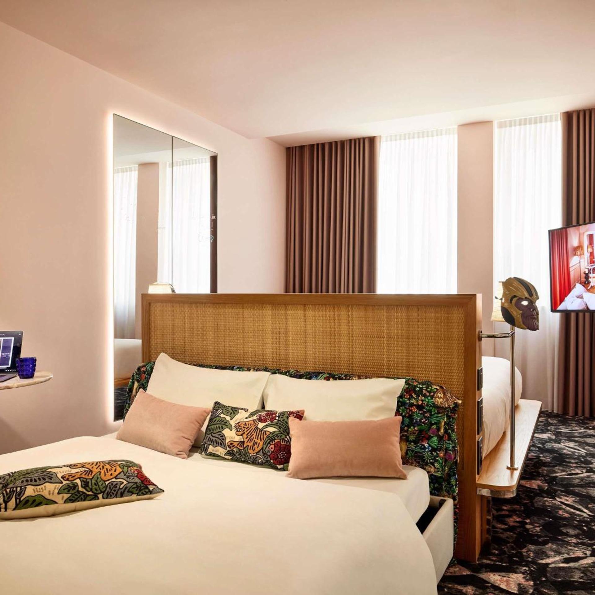 Large Mama, Triple, King Bed