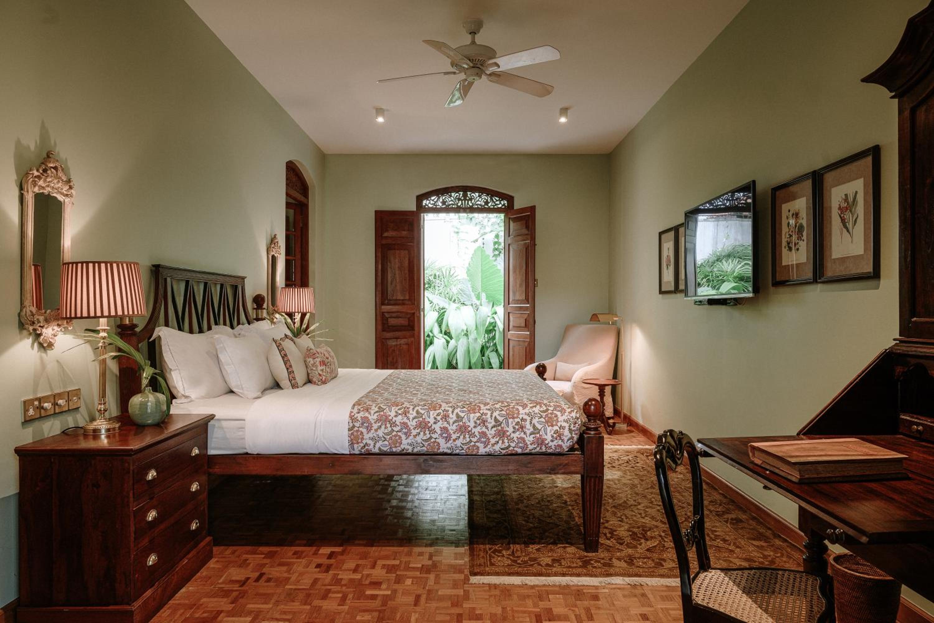 Superior, Suite, Queen Bed