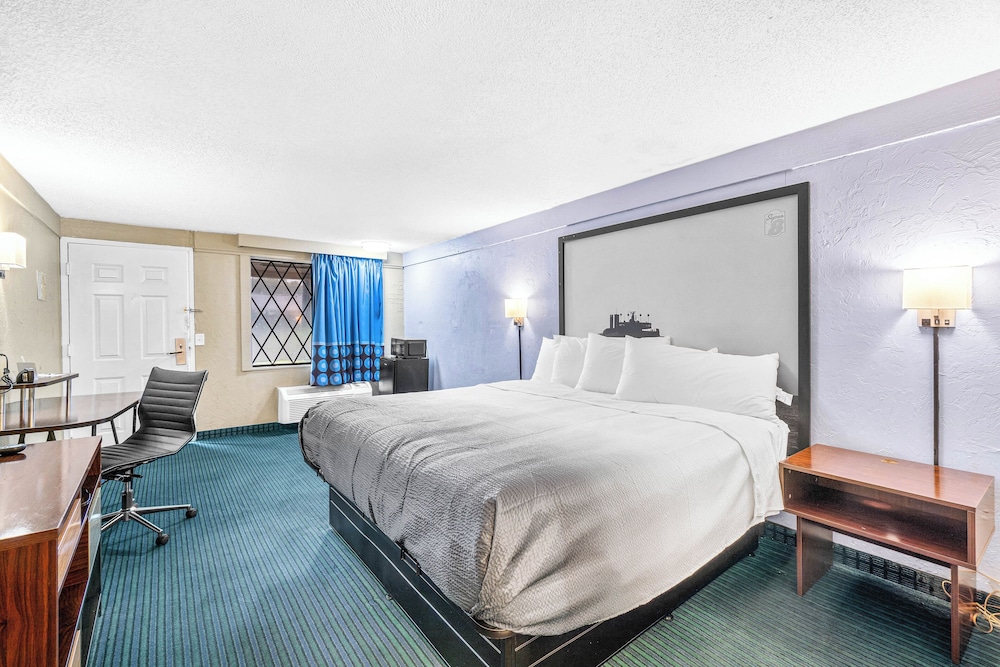 غرفة بسرير كينج، Super 8 By Wyndham Lantana West Palm Beach 6/10