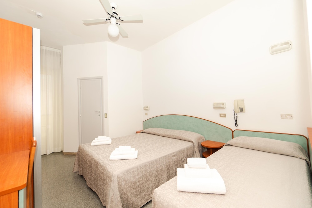 Hotel Saint Louis 4/17