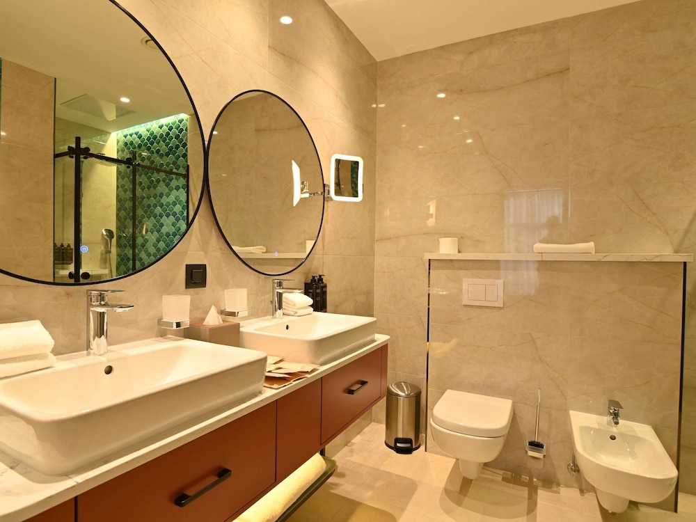 Mercure Tashkent North 90/90