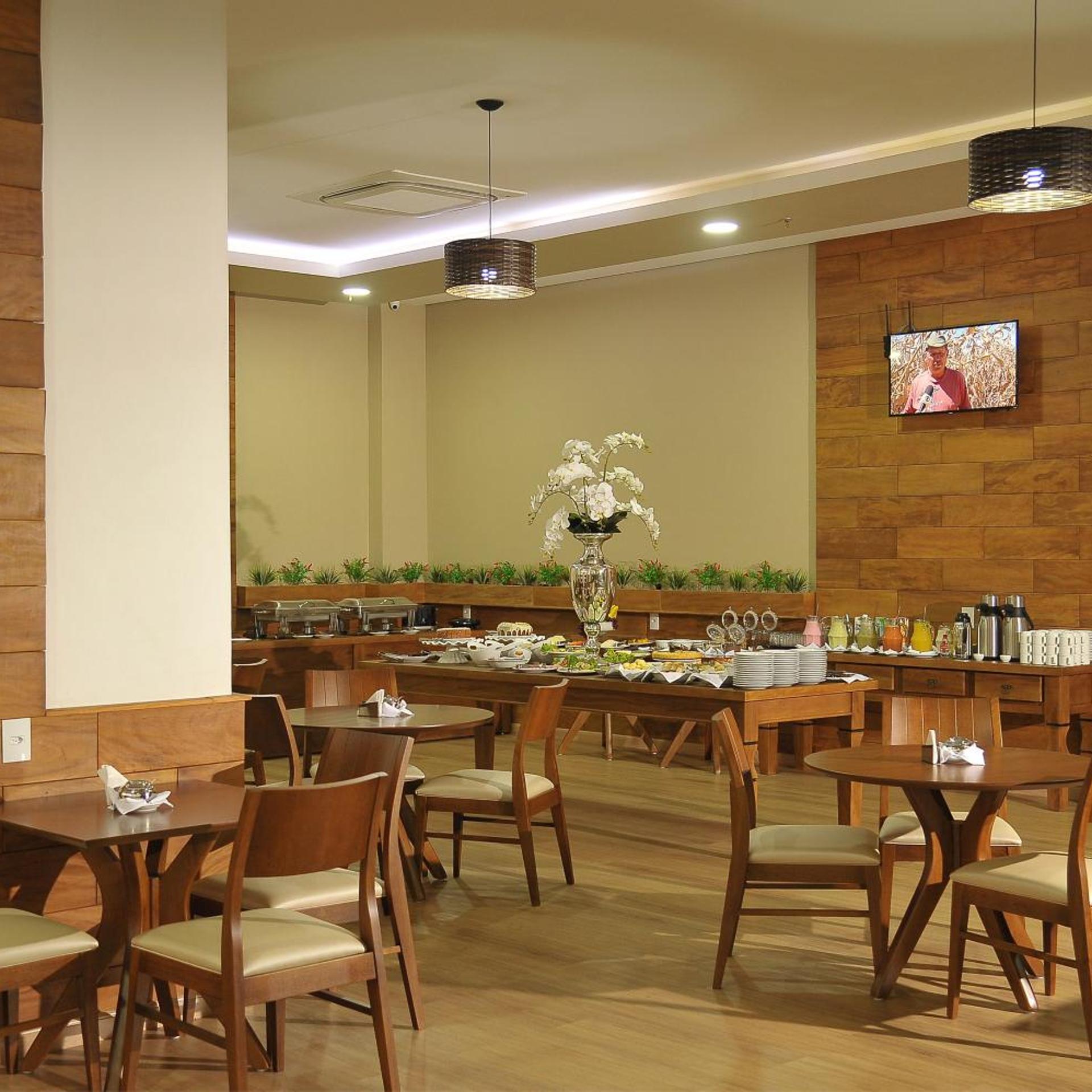 Maestro Premium Hotel 36/54