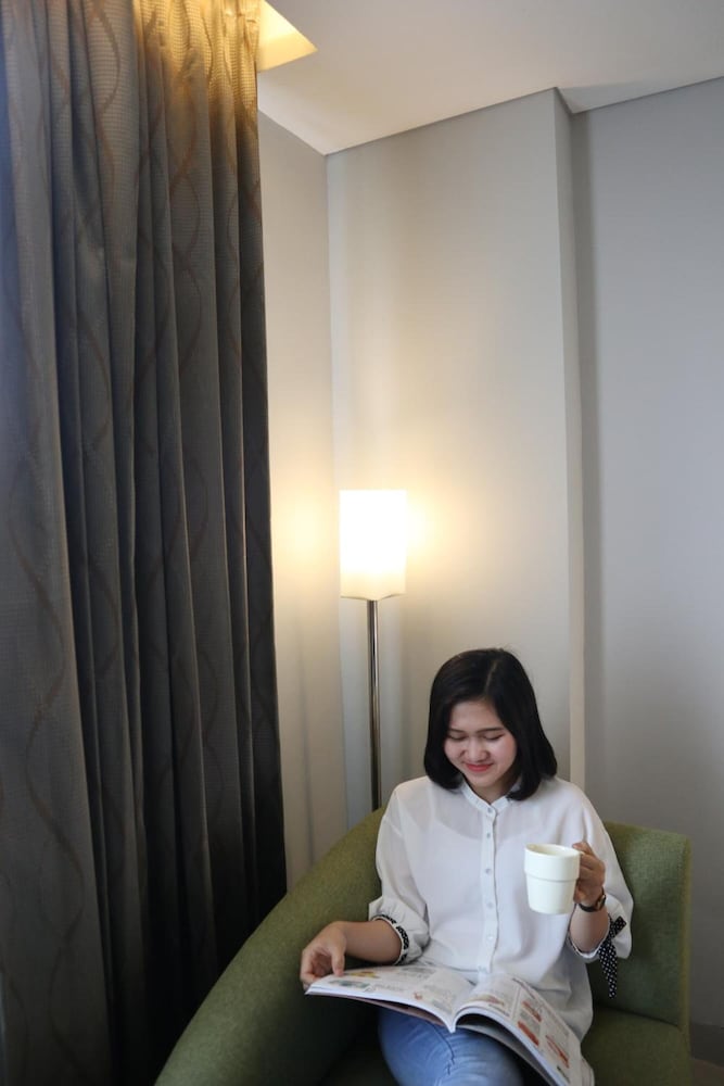 Hotel The Capital Surabaya 8/50