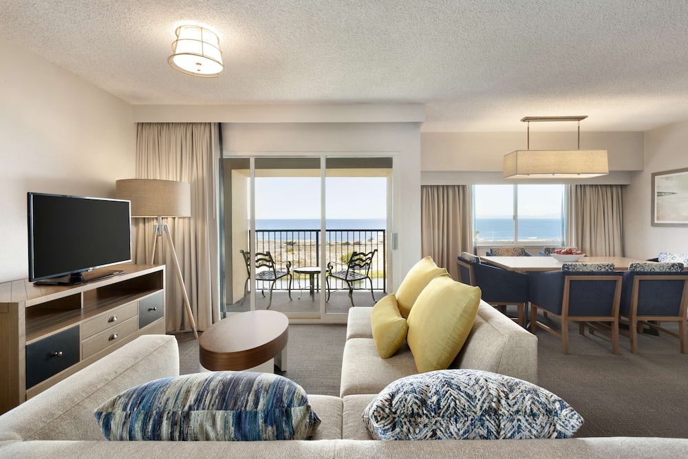 Embassy Suites by Hilton Monterey Bay Seaside 33/65