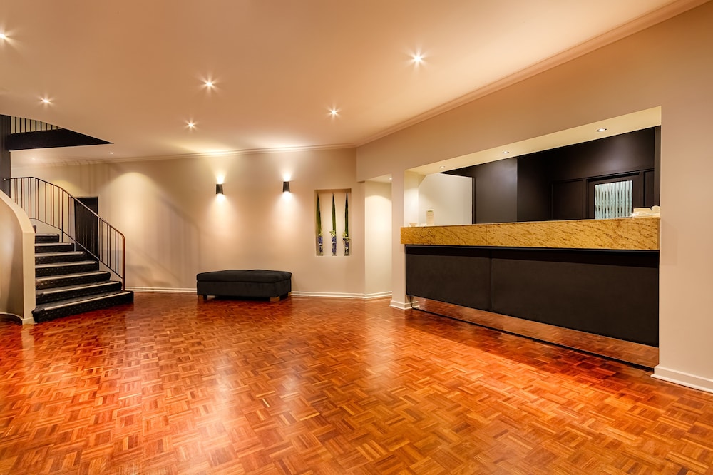 Crest On Barkly Serviced Apartments photo4
