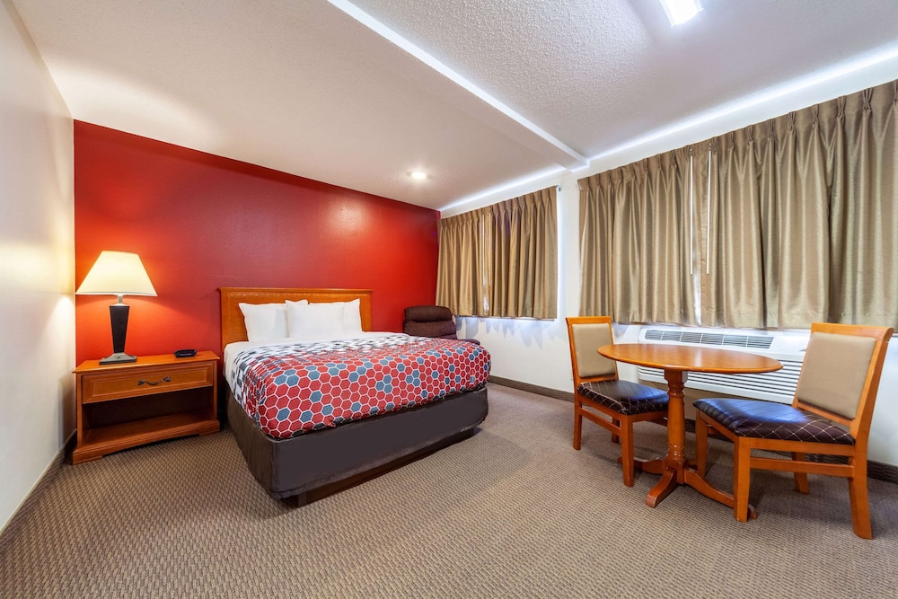 Econo Lodge Sioux Center 16/43