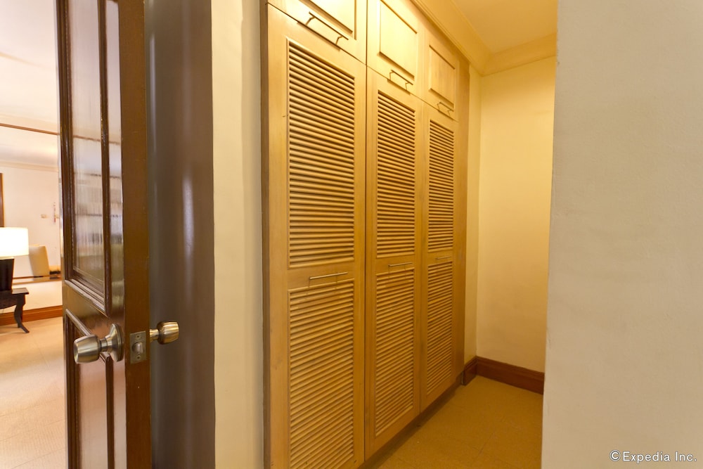 Crown Regency Suites Mactan 37/74