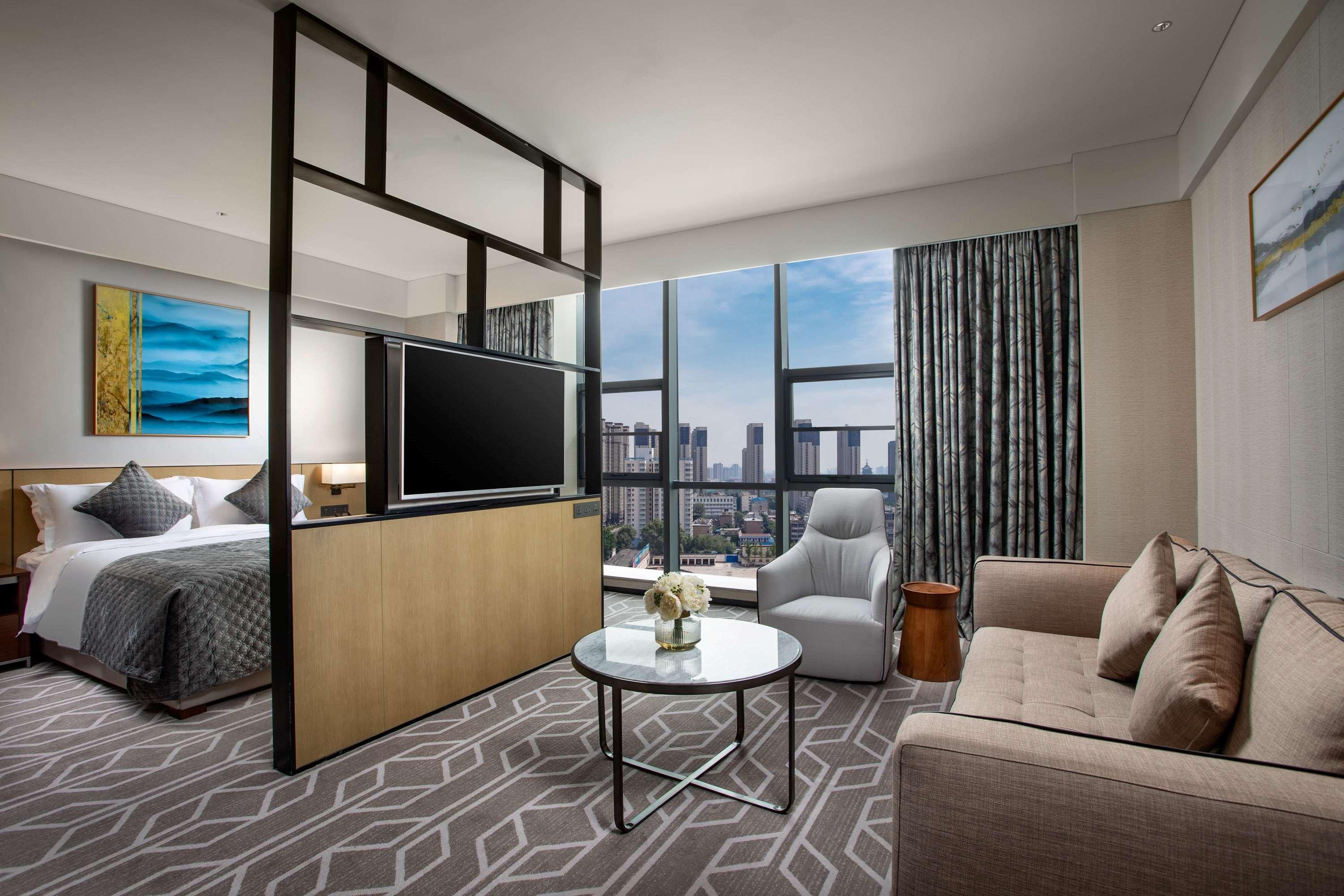 Ramada By Wyndham Luoyang Downtown 35/61