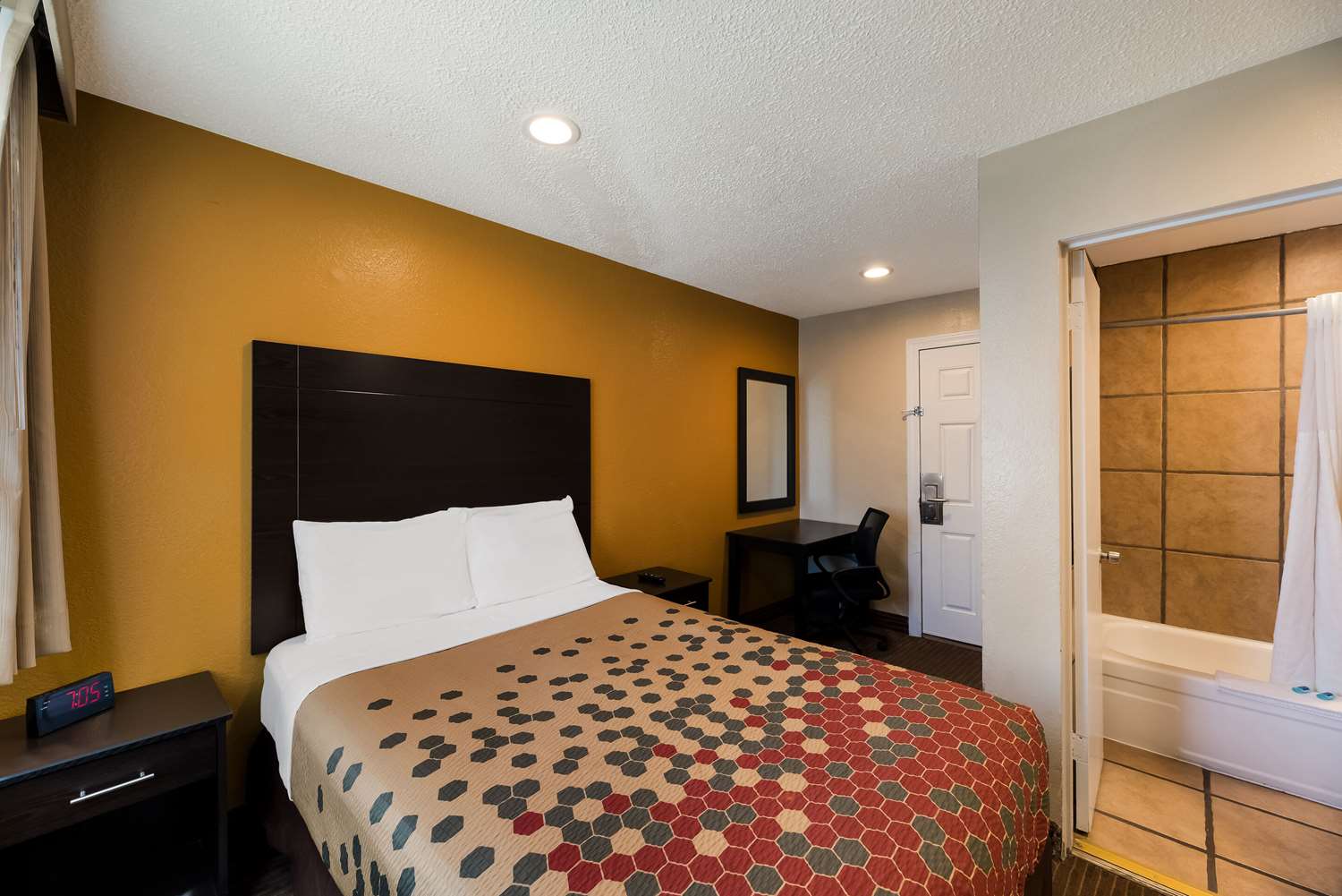 Upgrade, Queen Bed