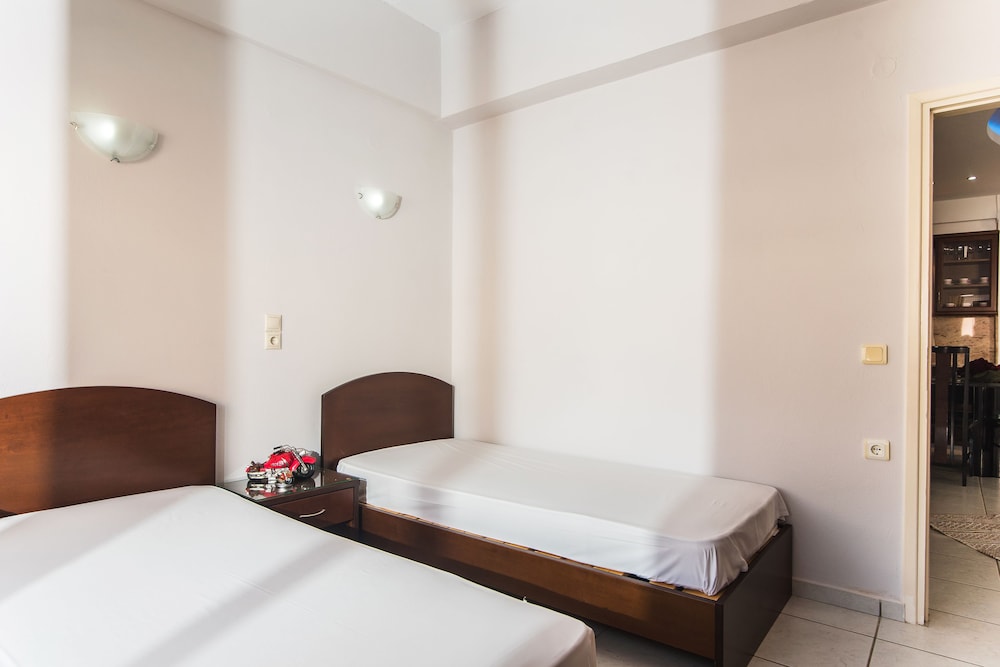 Yiannis Manos Hotel Resort 12/50