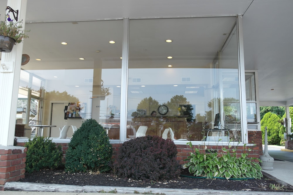 Crystal Inn Eatontown 10/41