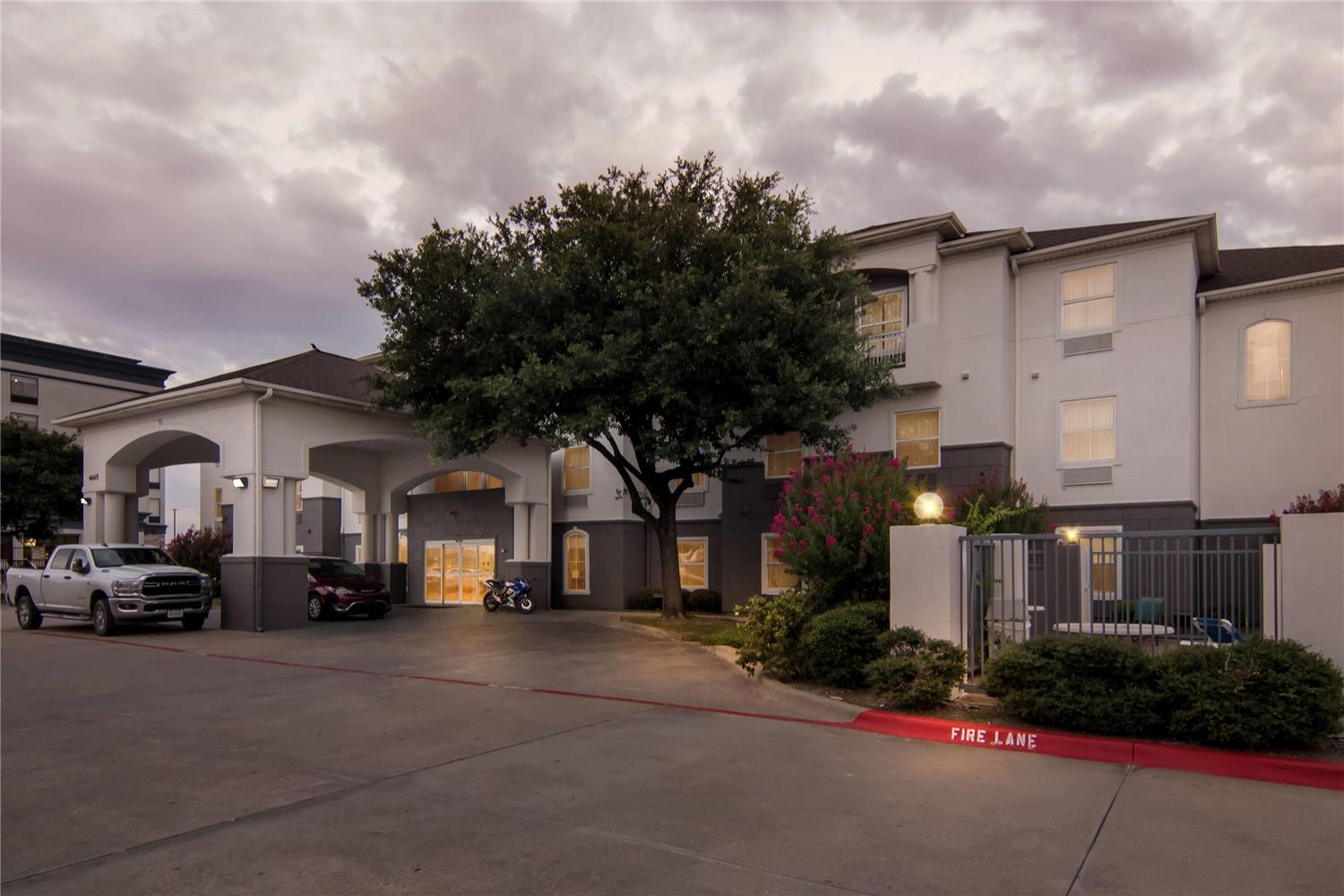 Super 8 by Wyndham Fort Worth Stockyards 26/30