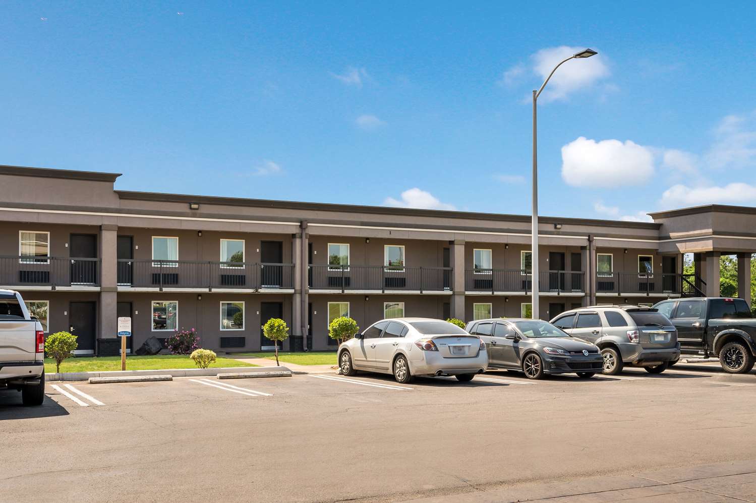 Clarion Inn & Suites Russellville I-40 16/20