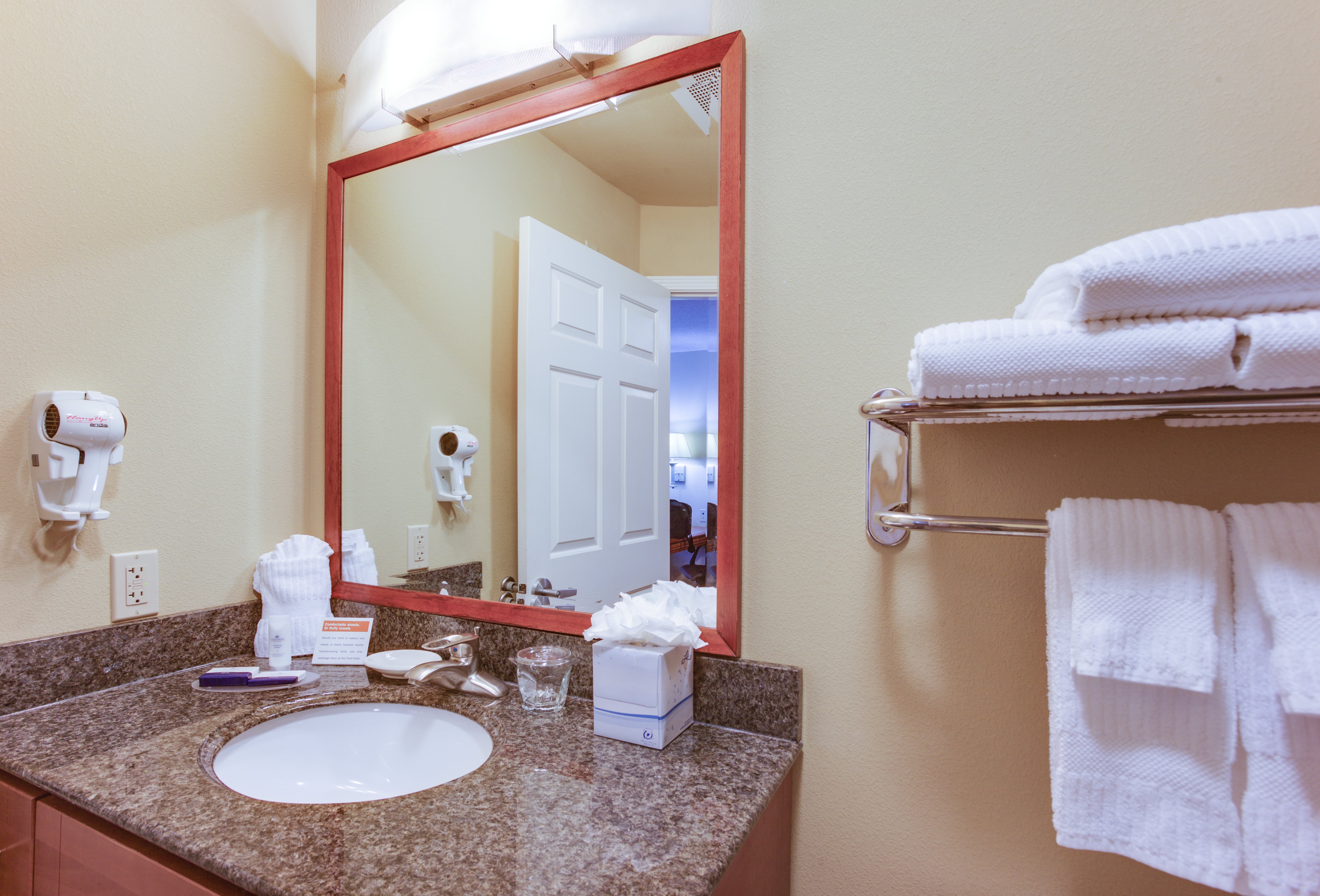 Candlewood Suites Richmond Airport 77/77