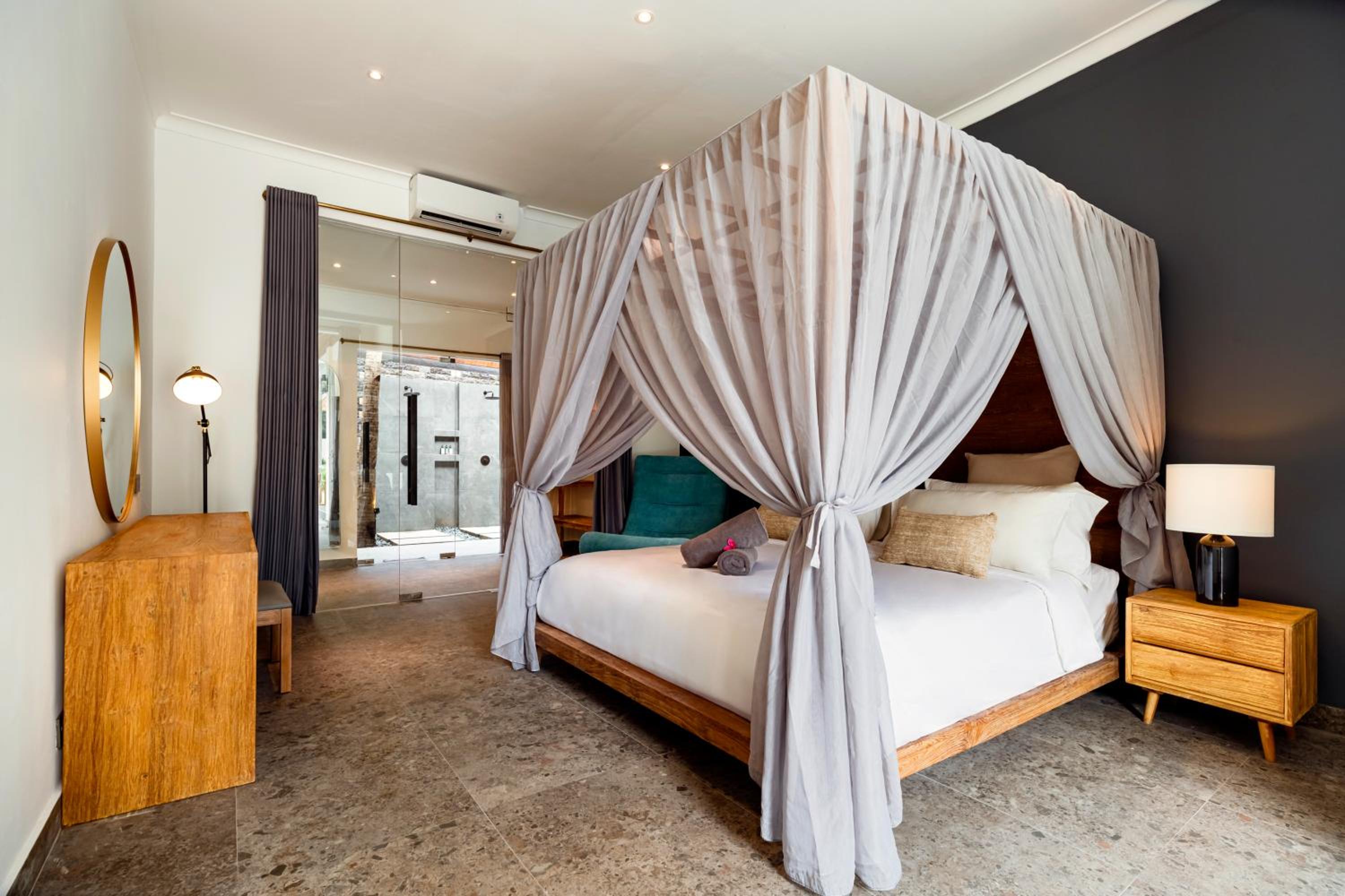3 Bedrooms, Villa