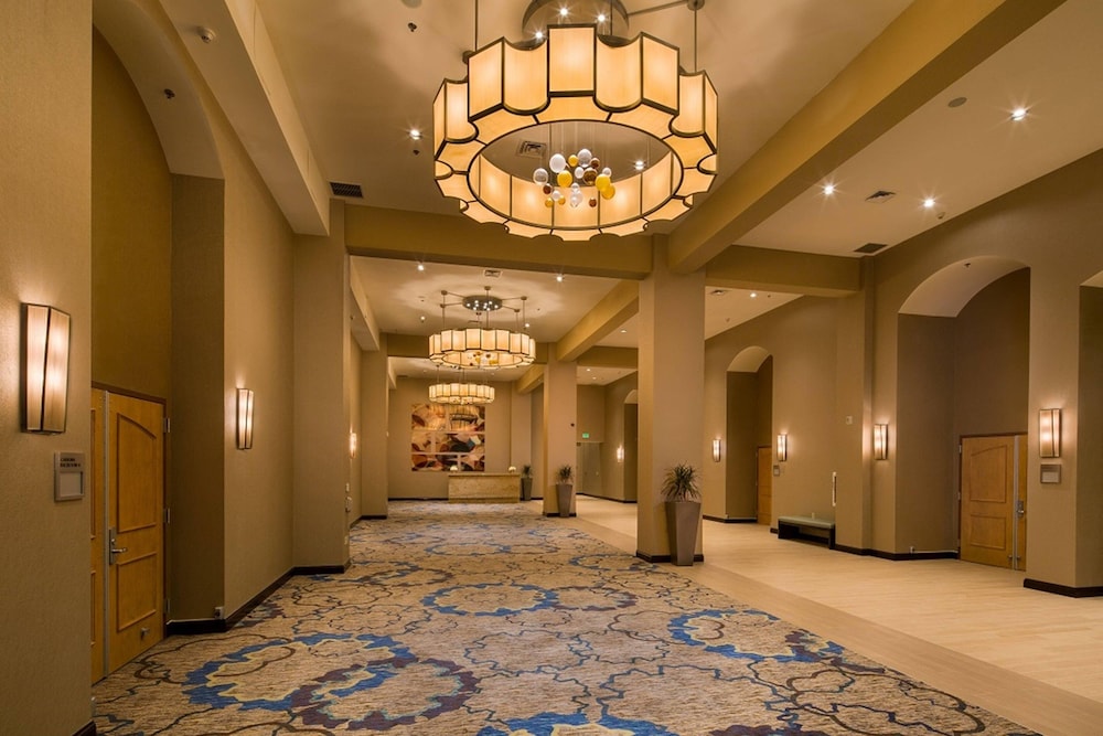 Delta Hotels Anaheim Garden Grove 10/41