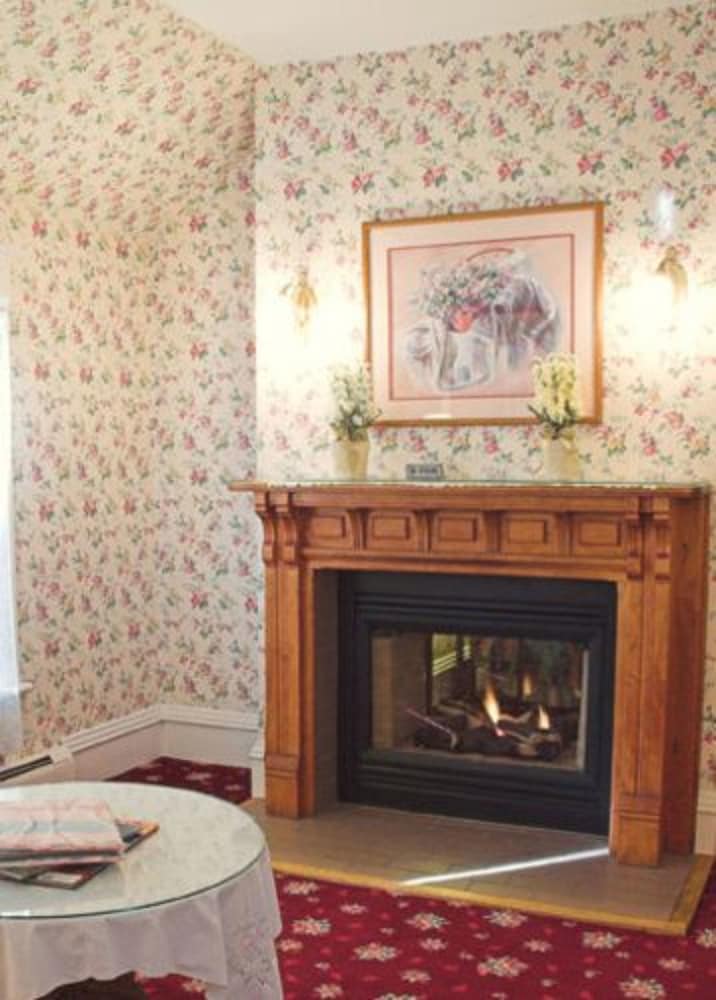 White Lace Inn 7/50