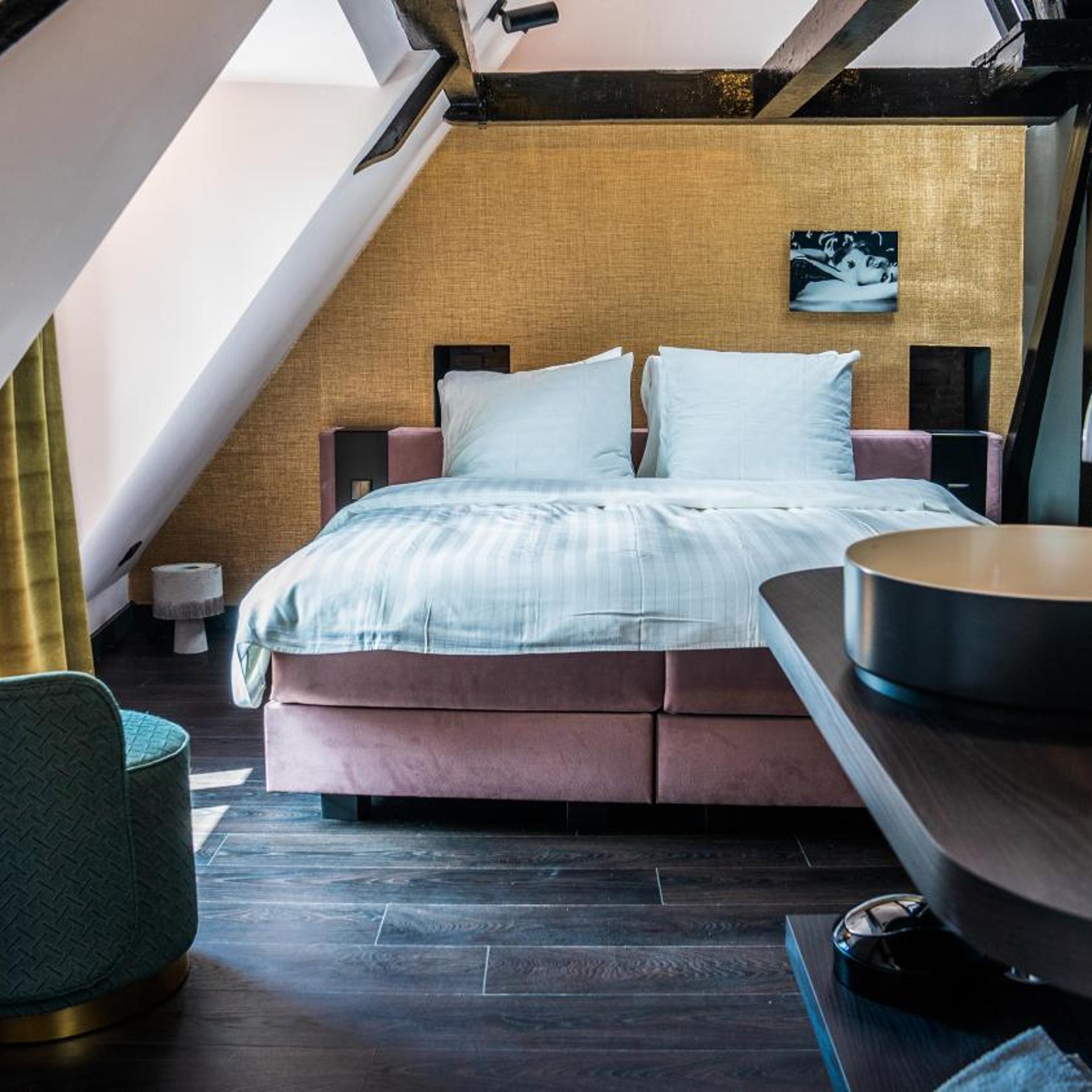جناح جونيور، Hotel Frank Since 1666 (ex. Hotel Rudolph) 2/4