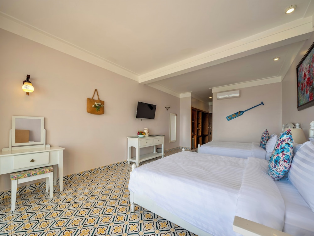 GRACE, FAMILY SUITE, OCEAN FRONT