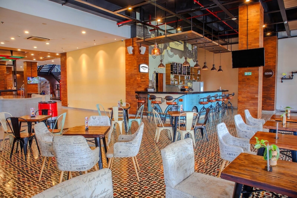 Hotel FortunaGrande Jember 37/61