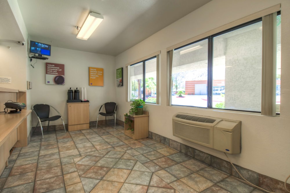 Motel6 Palm Springs, CA - Downtown 14/28
