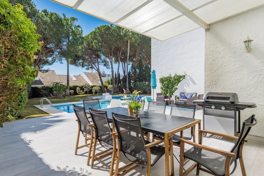 Host Villas & Suites 43/50