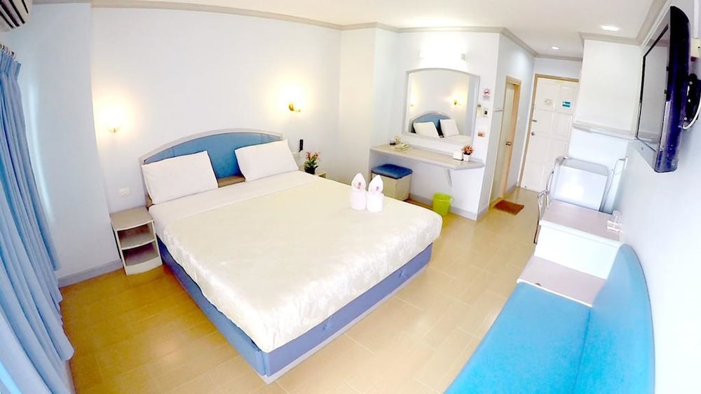 P.A. Place Hotel 22/38