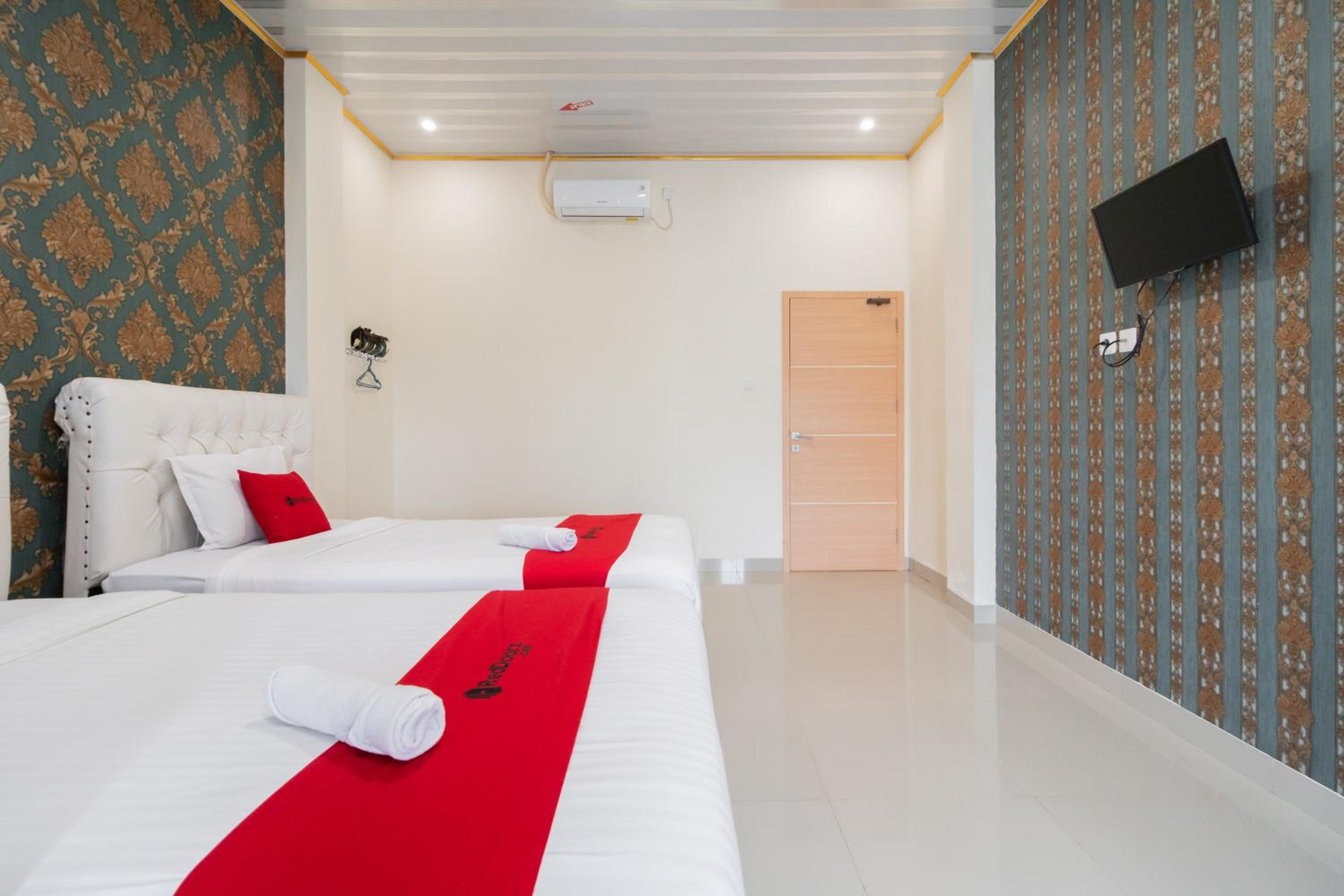 OYO 1648 Penginapan Three Joye 27/47