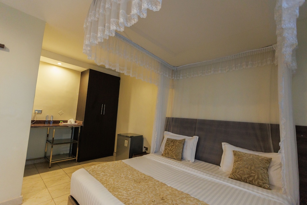 Kooki Hotel 11/50