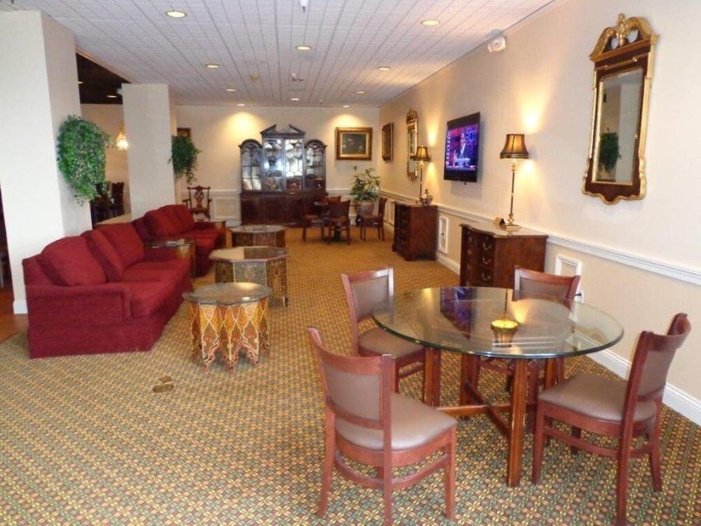 Euro Suites Hotel 33/52
