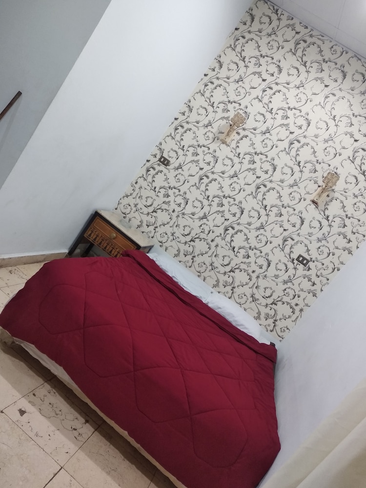 One Season Hostel 38/72