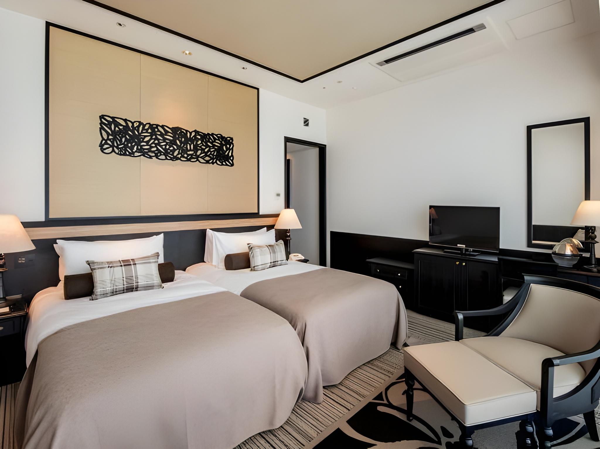 Hollywood, Superior, Twin Beds, Partial Ocean View