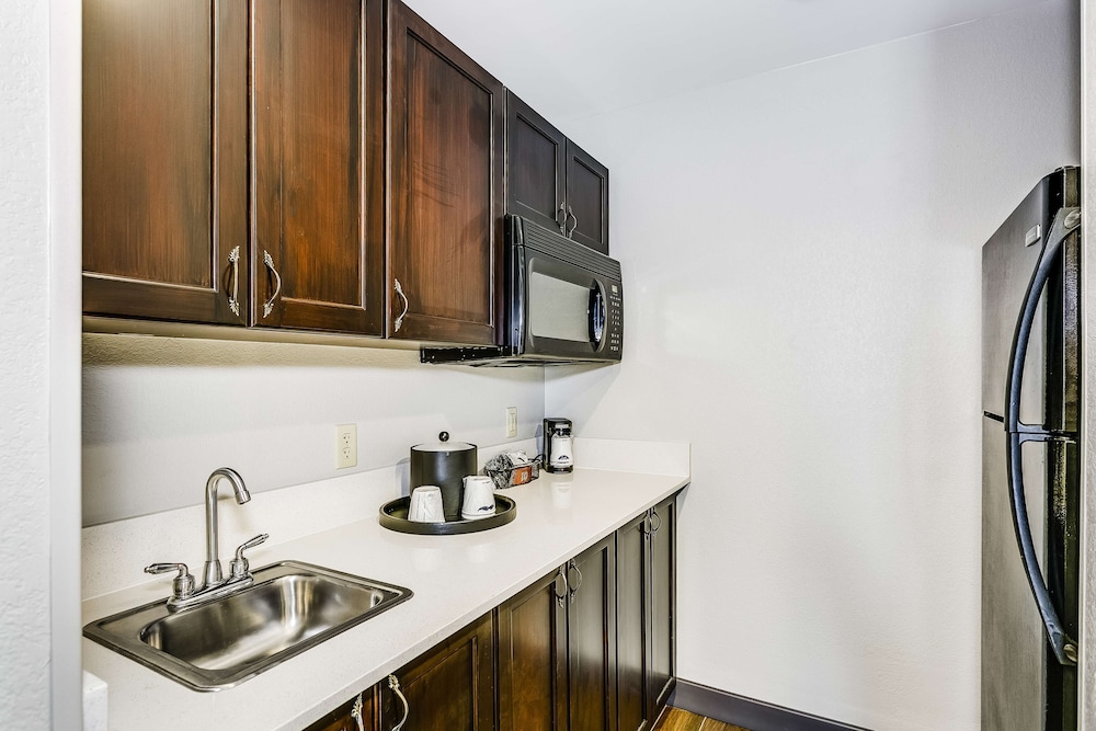 Hampton Inn & Suites Mobile- Downtown Historic District 47/56
