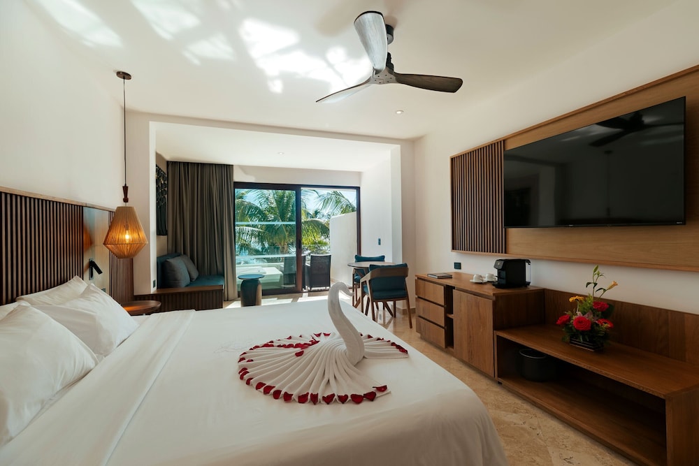 PREMIUM, JUNIOR SUITE, OCEAN FRONT