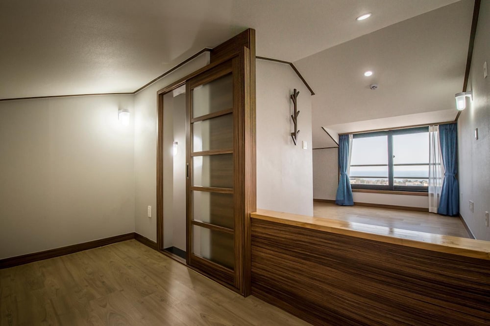 W Ocean Pension 22/31