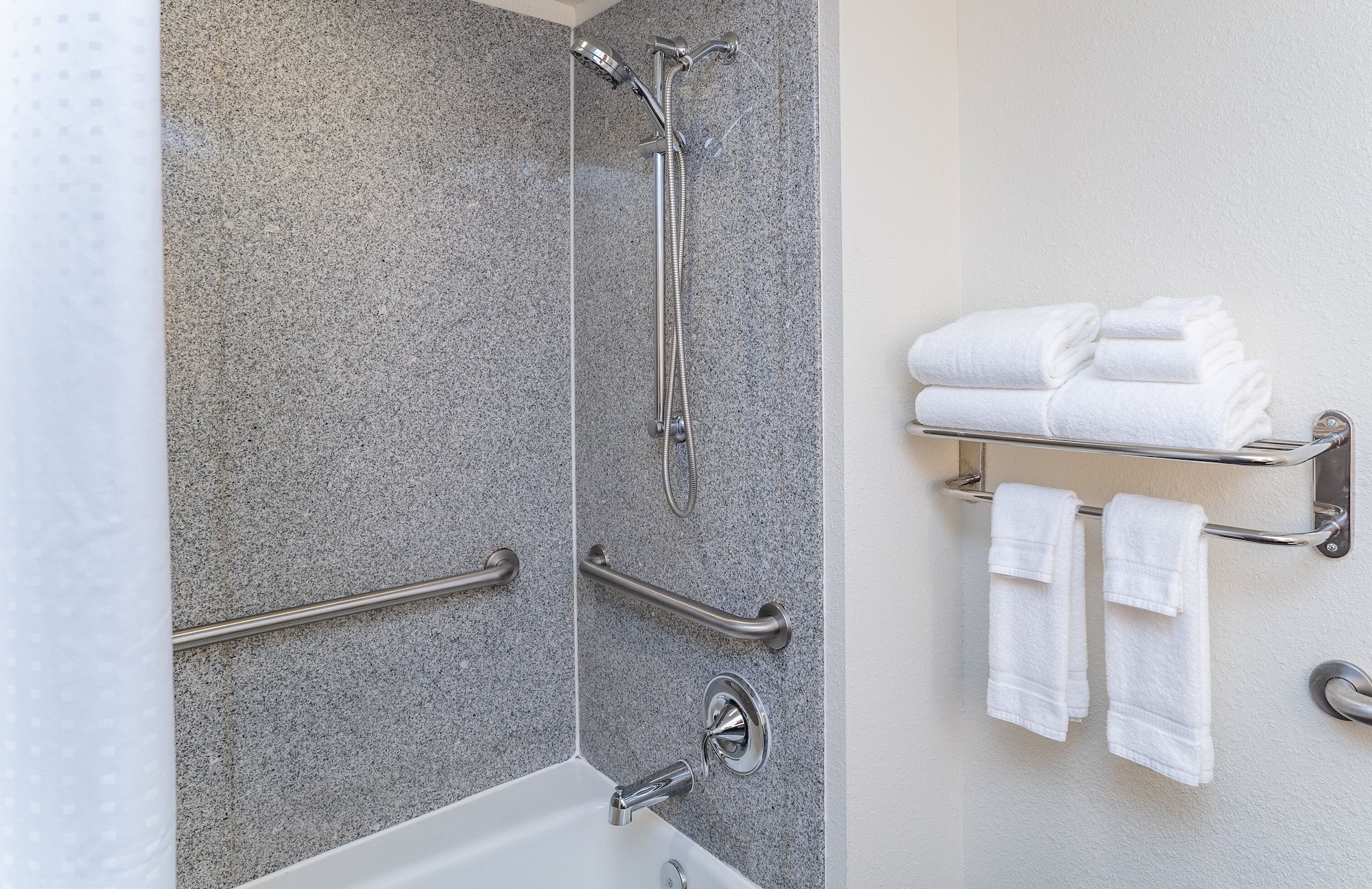 Standard, 2 Queen Beds, Accessible, Holiday Inn Hotel And Suites Beaufort Highway 21 7/7