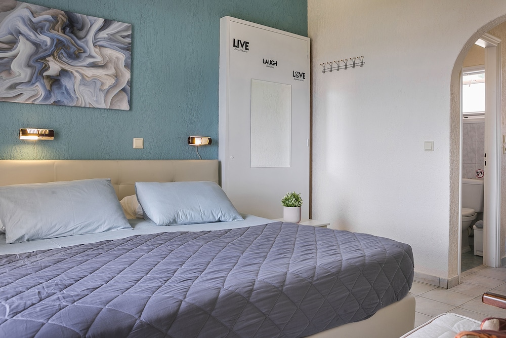 Panorama Fanari Studios Apartments 23/77