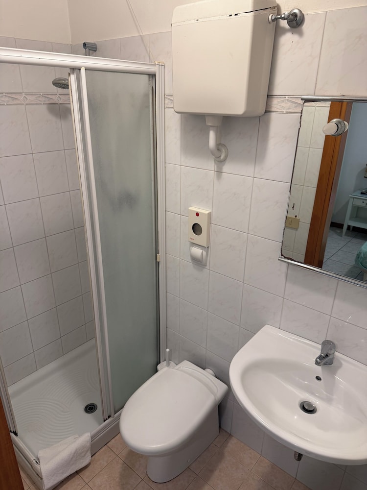 Hotel Adua 57/62