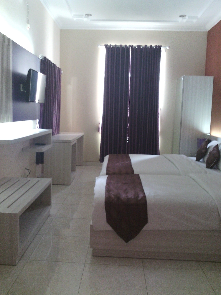 Griya Nendra Hotel 19/50