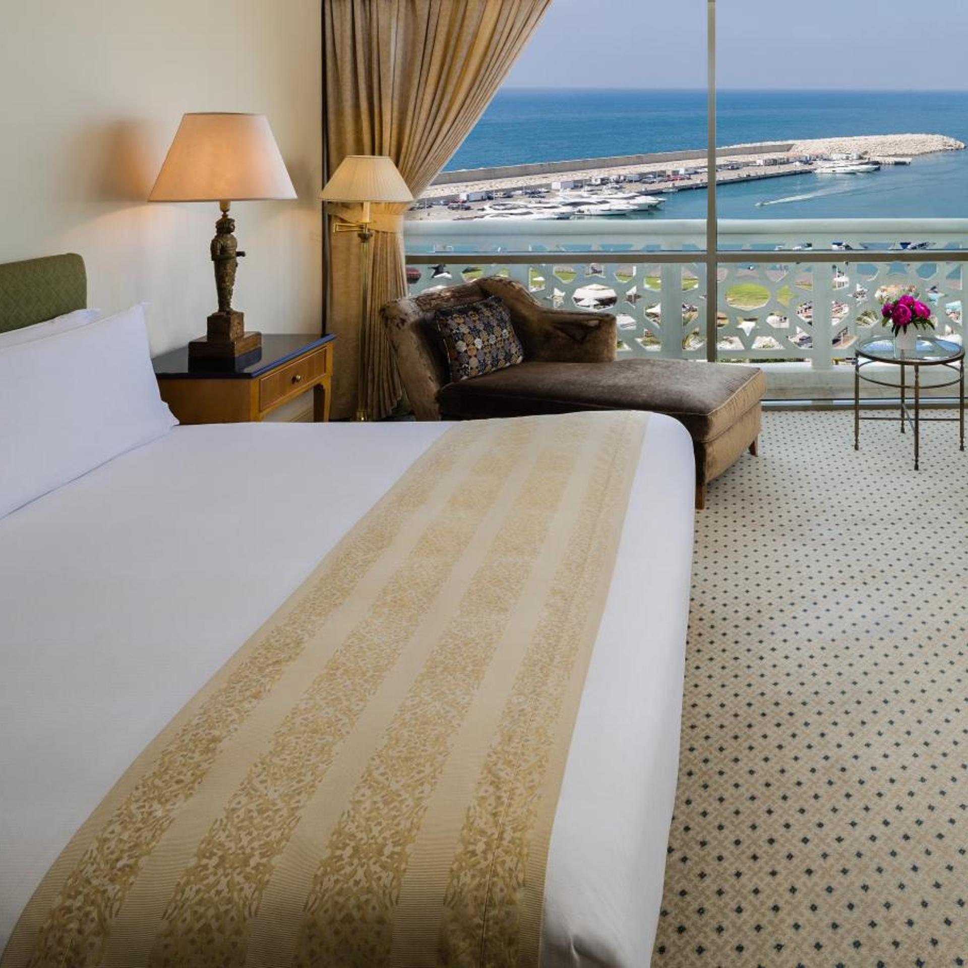 Ambassador, Suite, King Bed, with View، Intercontinental Phoenicia Beirut 4/6