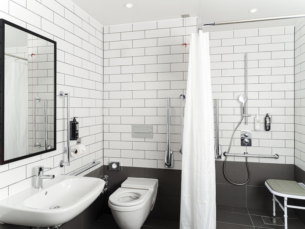 Ibis Bridgwater 68/73