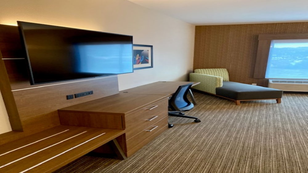 Holiday Inn Express Suites the Dalles 51/53