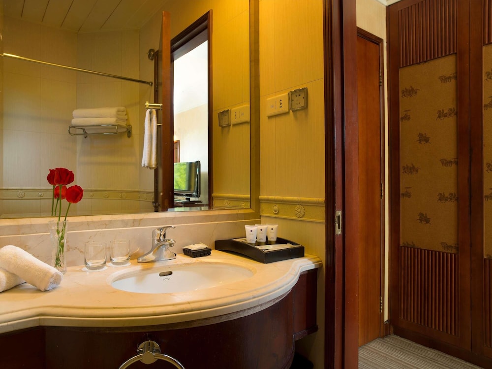 Grand Mercure On Renmin Square 63/64