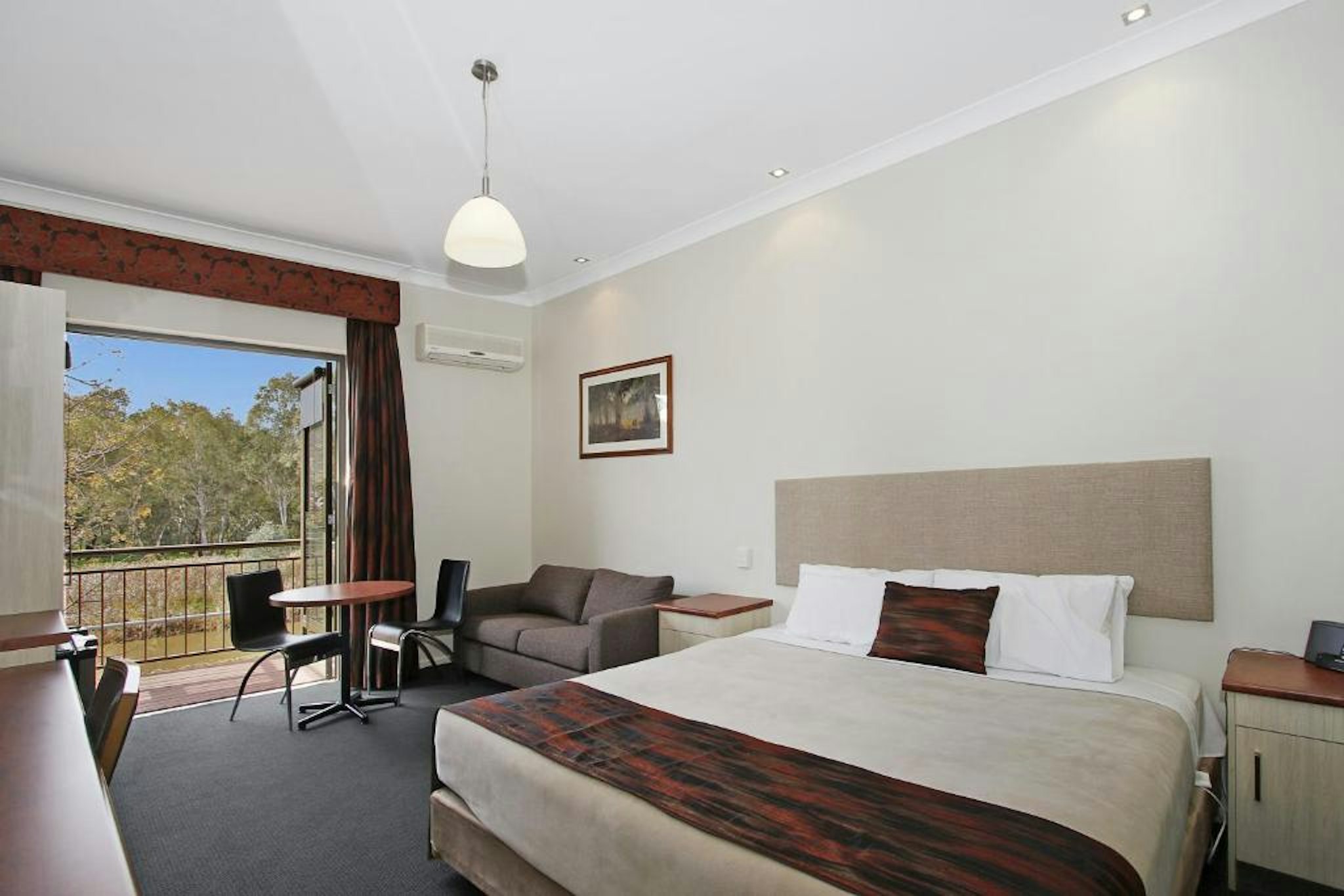 Prince of Wales Motor Inn 29/64