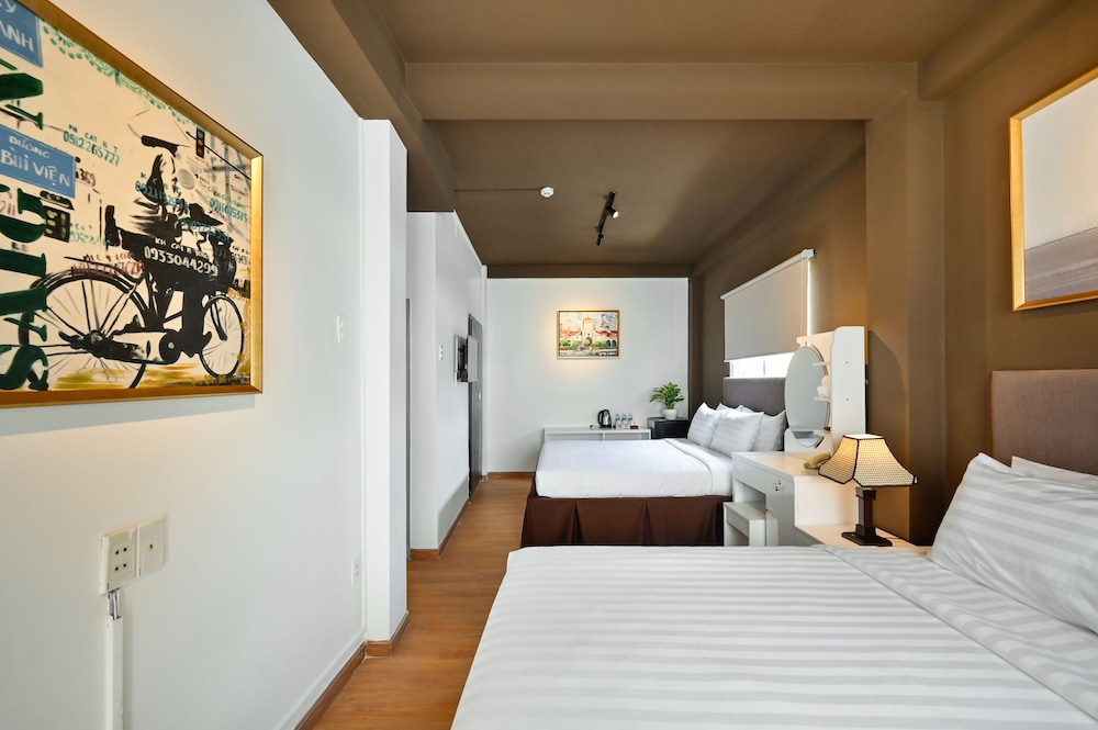 ROOM, QUADRUPLE, BALCONY