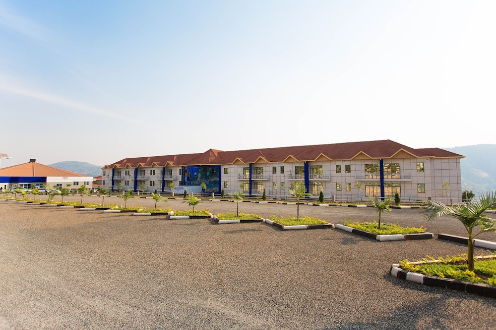 Dove Hotel 37/49