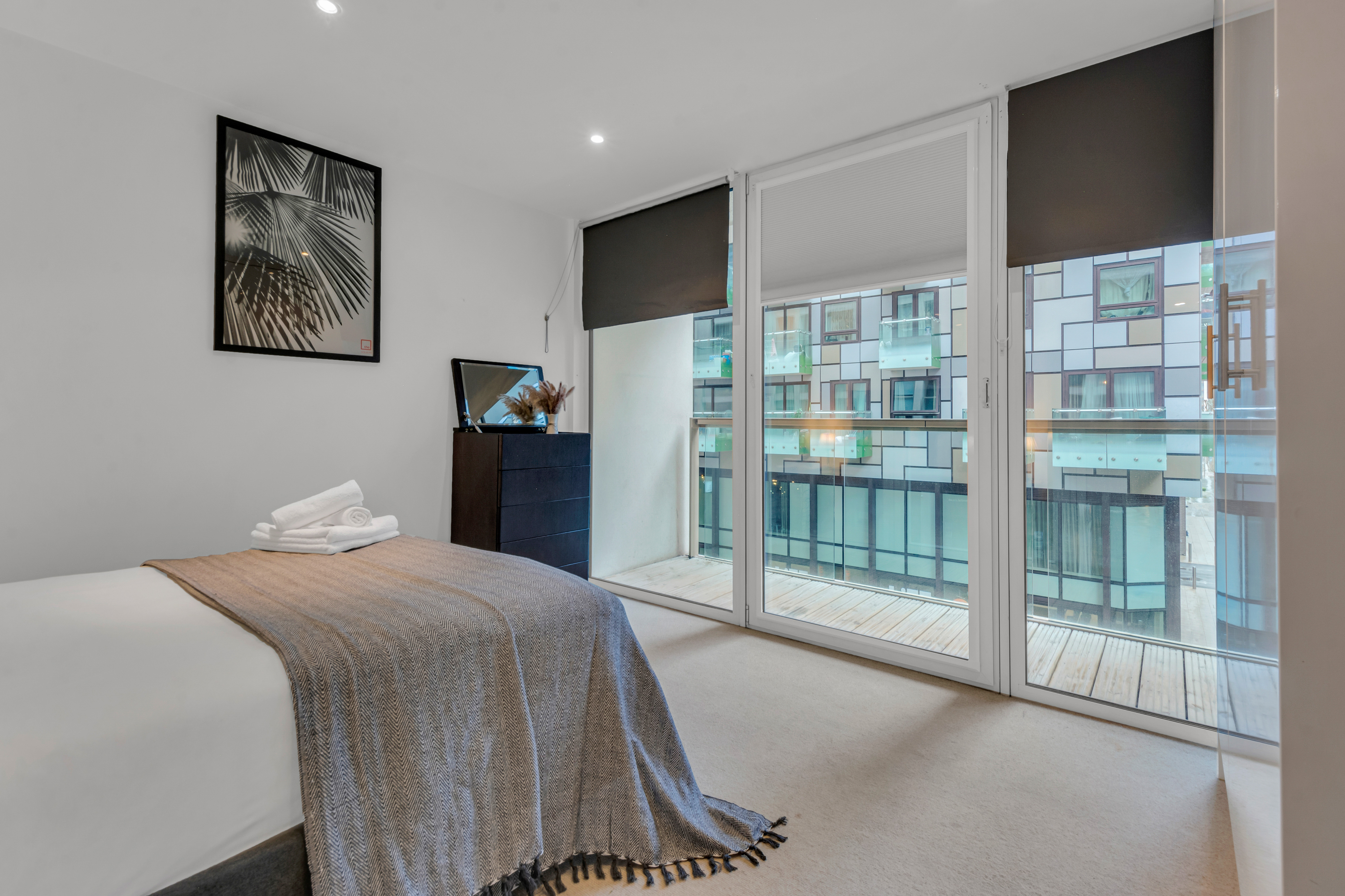 Luxurious Lanterns Court Two-Bedrooms Apartments 17/50