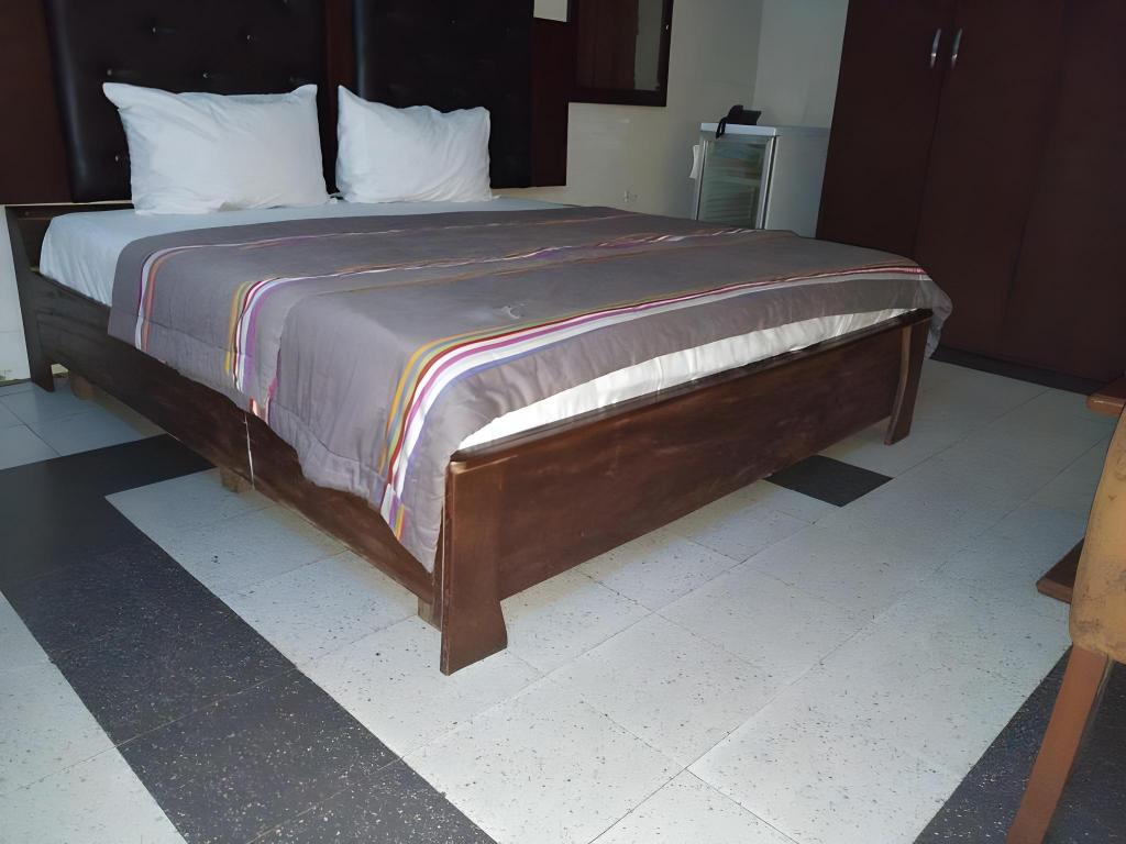 Cynergy Suites Apapa 6/15