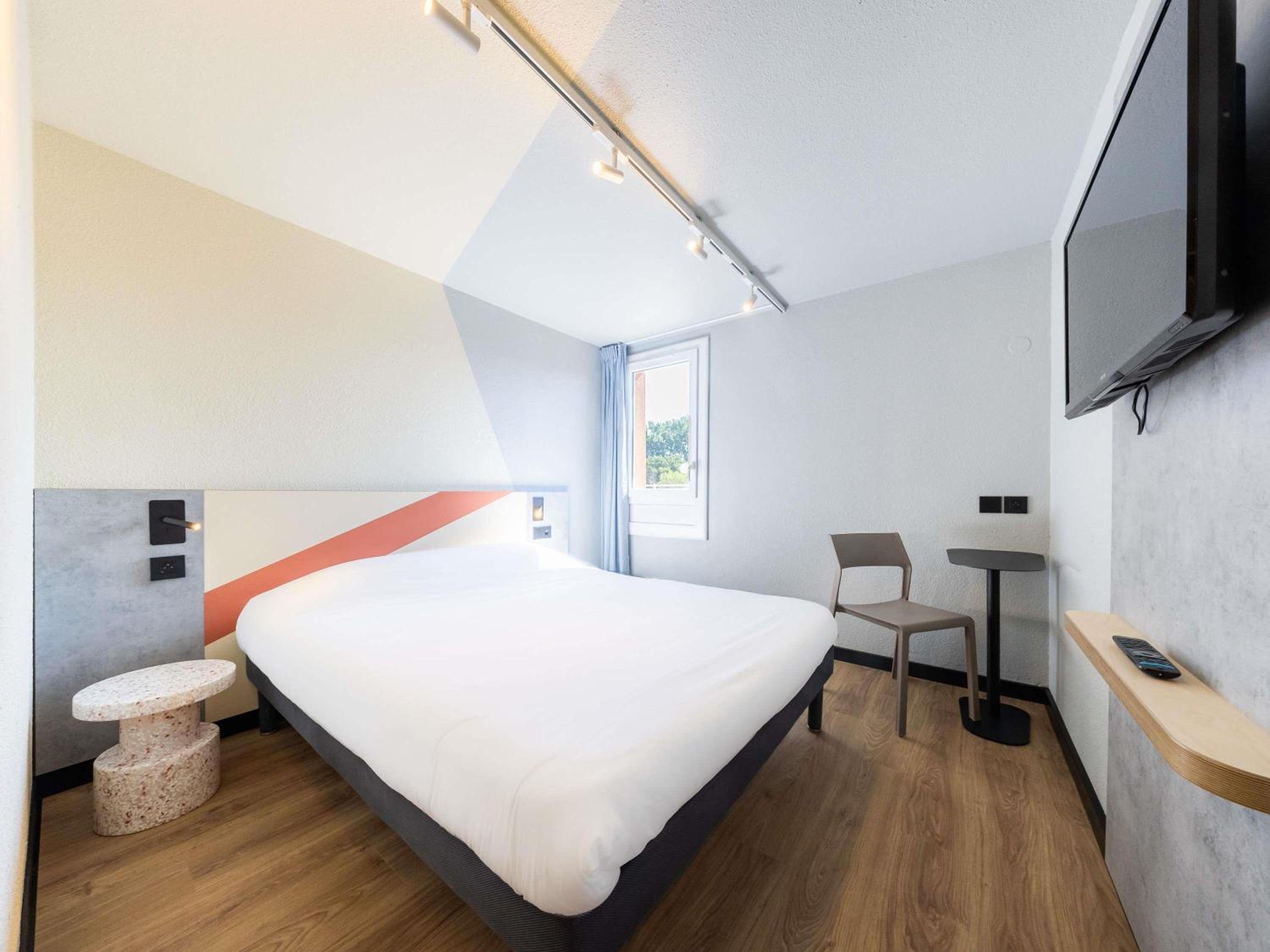 Room, Double Bed