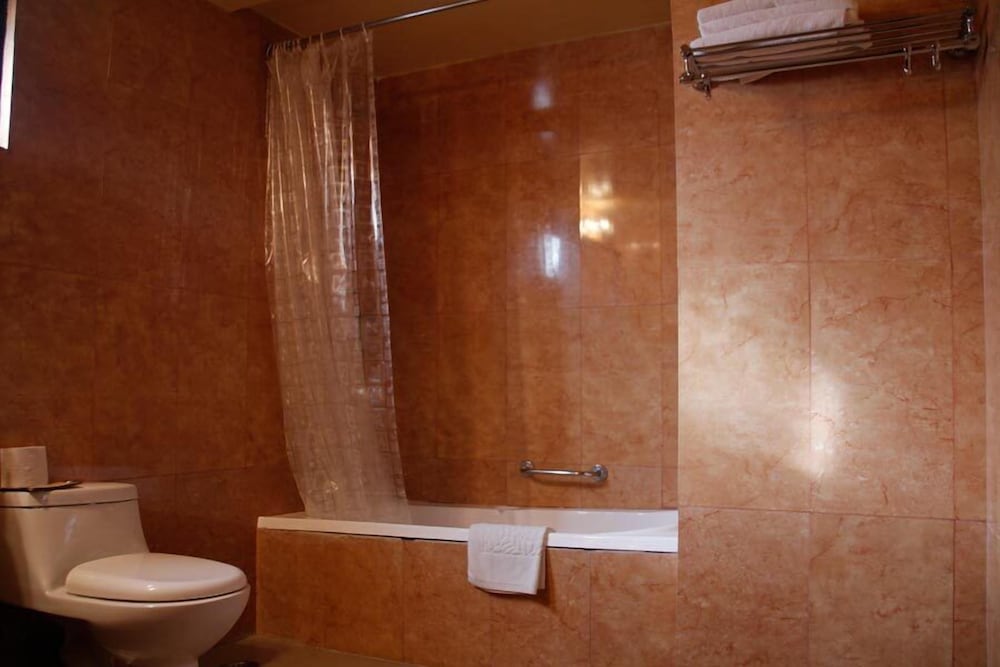 HOTEL OLATHANG 42/43